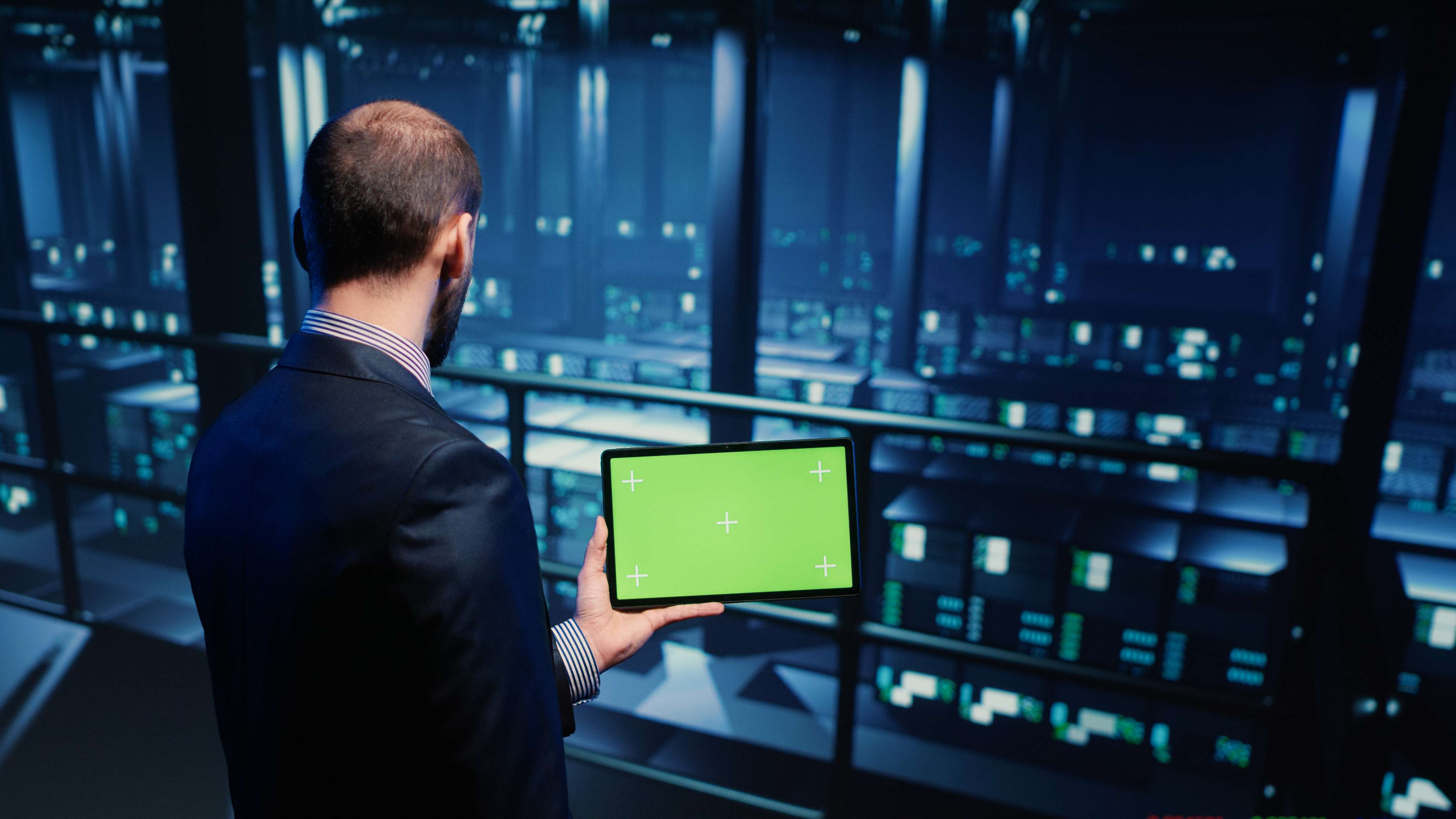 The Future of Hybrid Networking: Balancing In-Person and Virtual Connections — Signify Insights